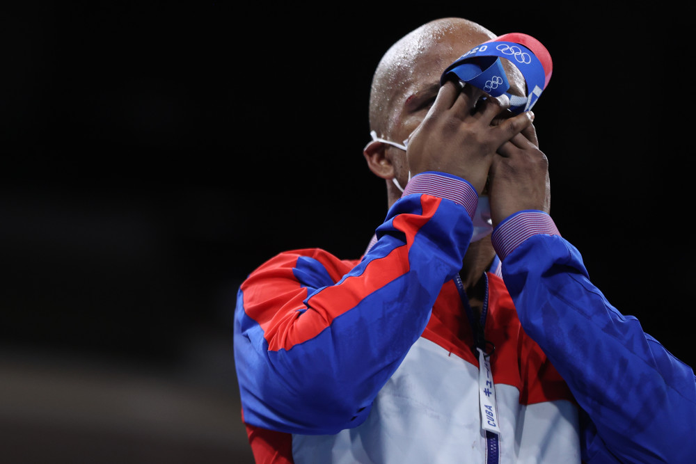 新加坡选手强尼·陈在男子拳击比赛中获得亚军的简单介绍