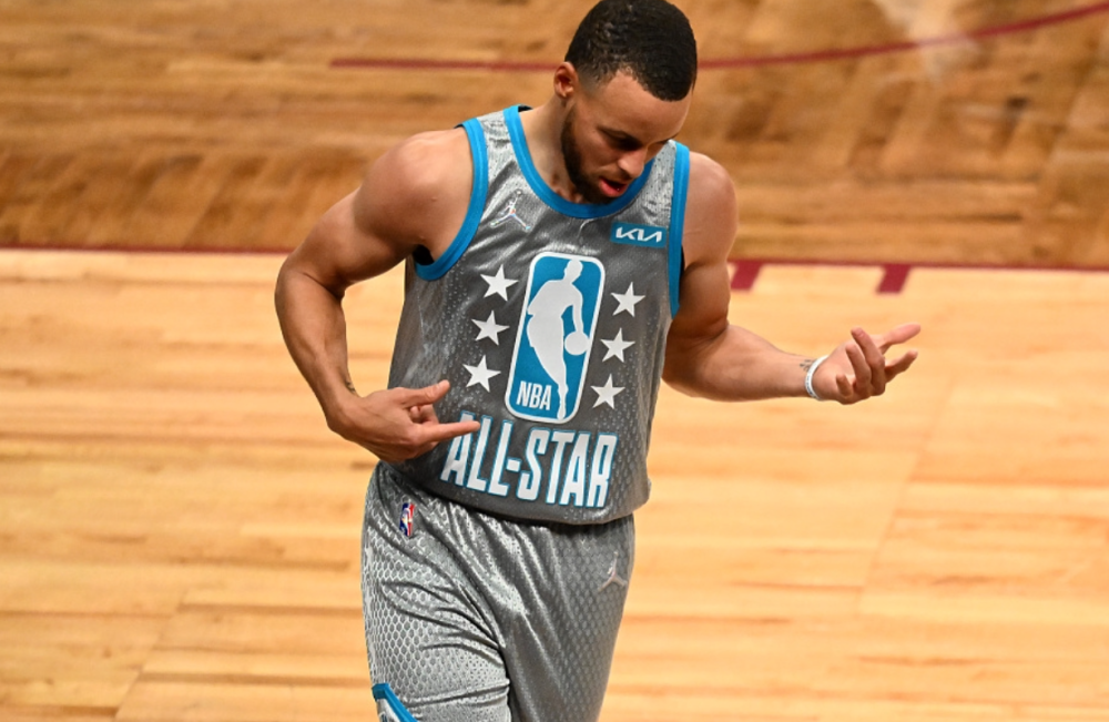 詹皇++遭本季最大失利，科沃尔单场三分中两个准绝杀的简单介绍