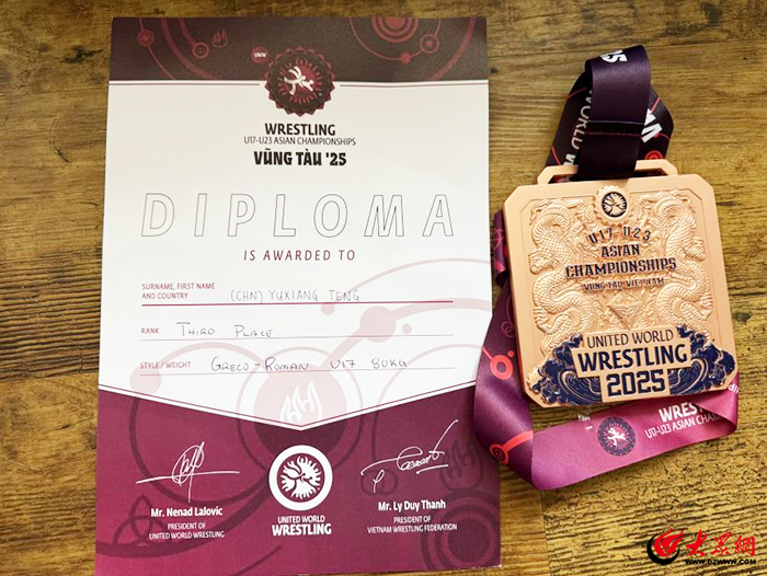 包含亚洲运动员表现出色，包揽举重比赛奖牌的词条