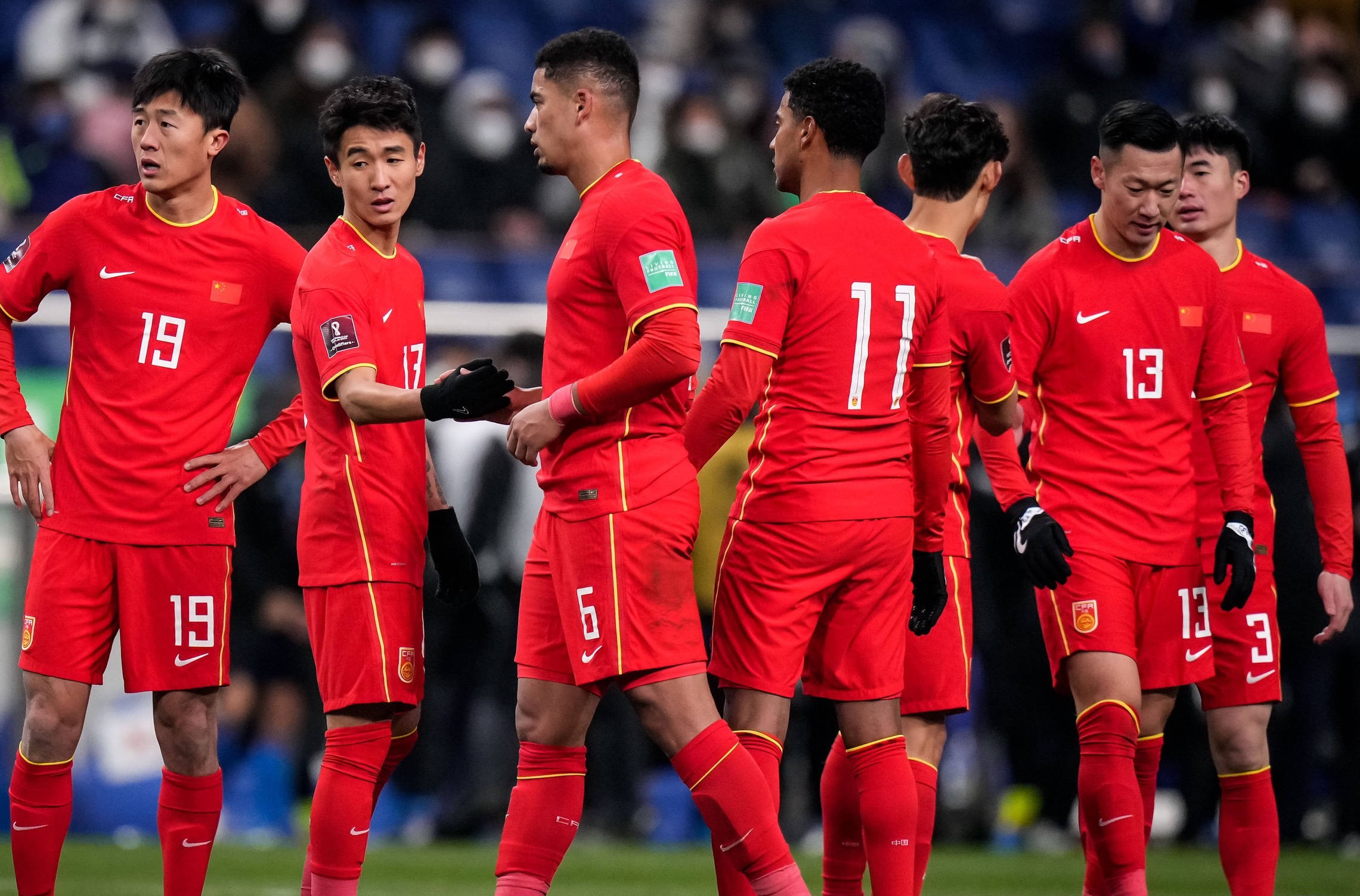 中国职业足球赛事实力对决纷呈的简单介绍