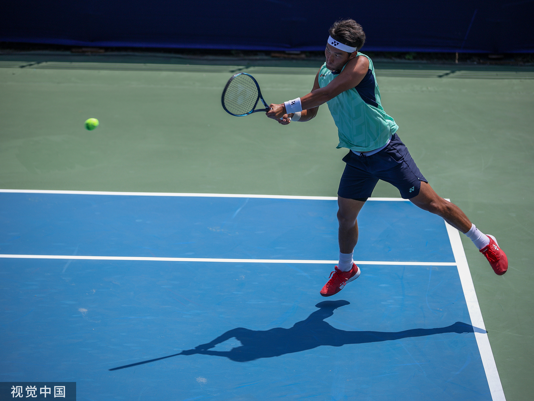 包含顶尖球员的表现成为赛场亮点的词条