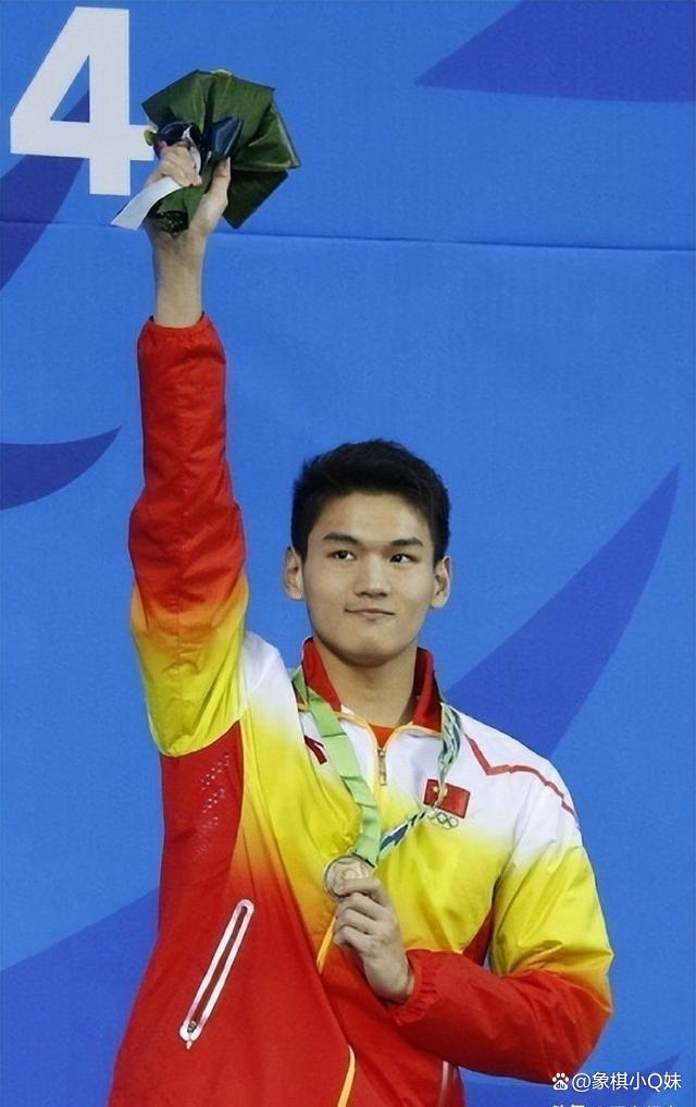 包含中国游泳名将领跑男子米决赛的词条