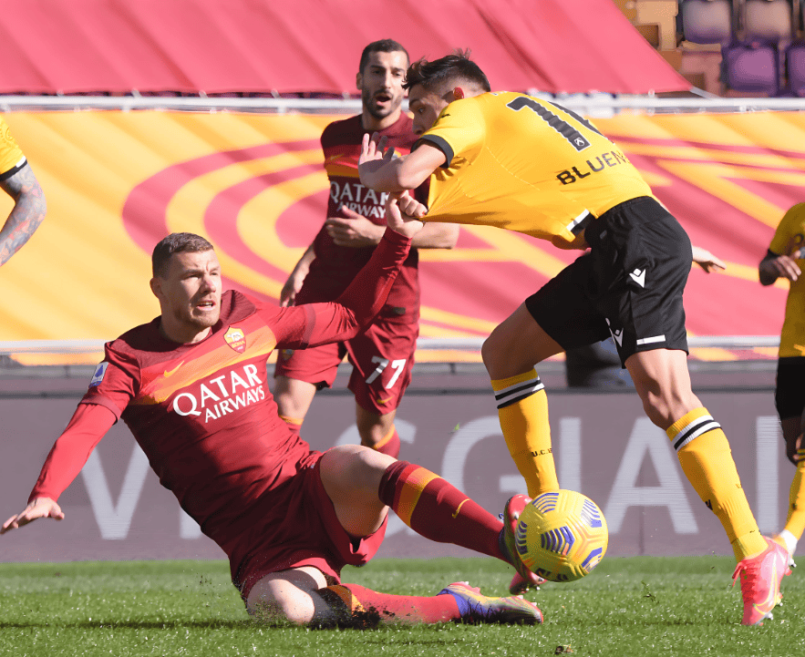 包含罗马球队备战下一场比赛，锁定战术的词条