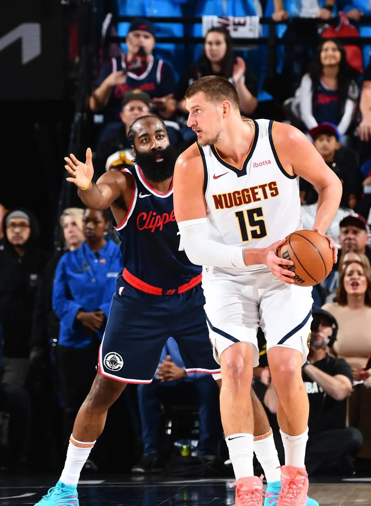 青岛队鏖战太阳，约基奇惊艳四座的简单介绍