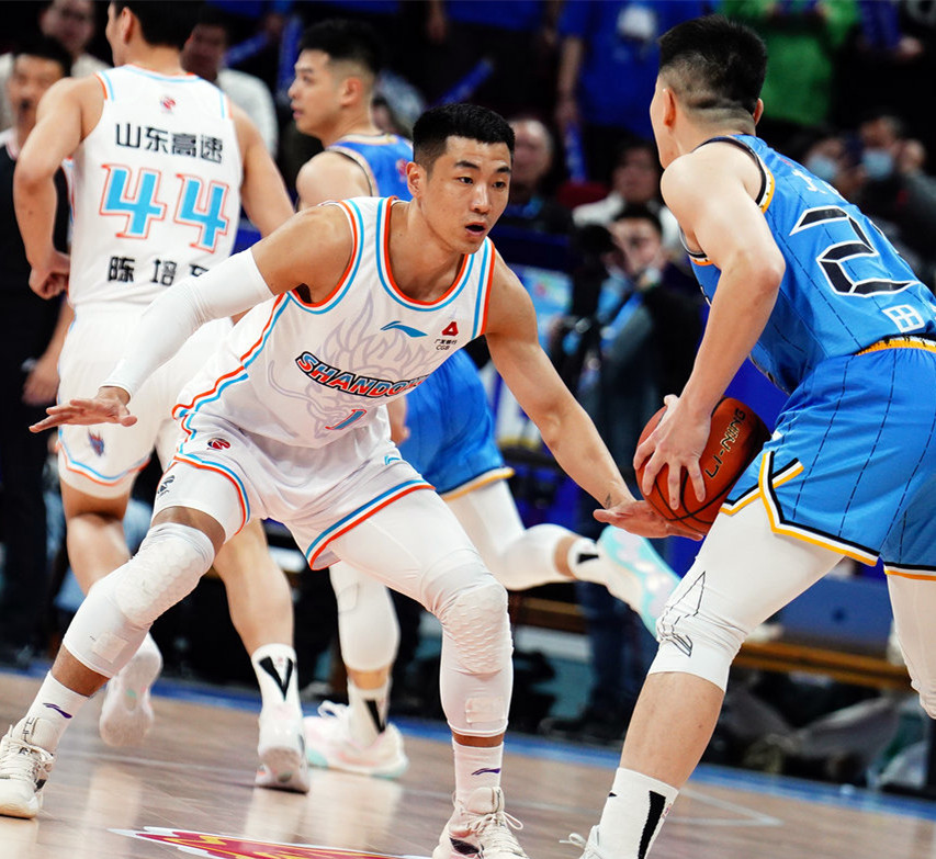 广州队力克勇士，高诗岩状态火热