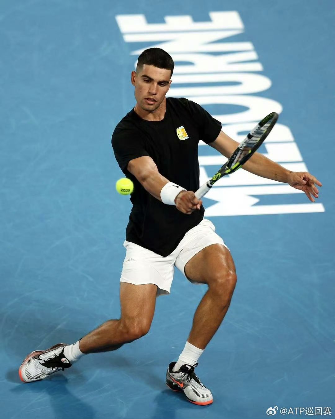 包含戴维斯杯逆转澳网，阿尔卡拉斯状态火热的词条