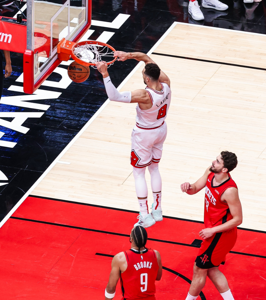 上海队轻取公牛,范弗利特扛起全队的简单介绍 上海队轻取公牛,范弗利特扛起全队的简单介绍