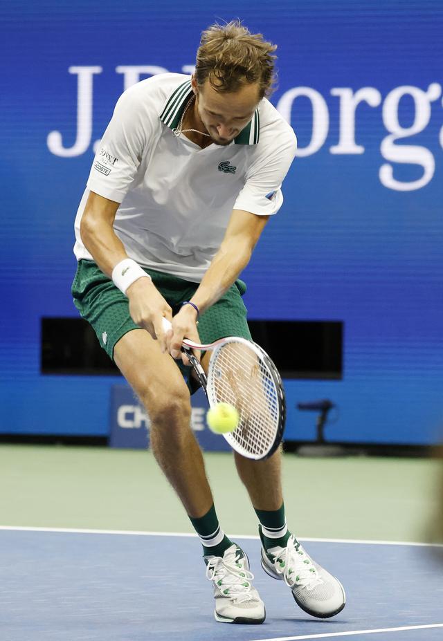 关于美国网球队血洗西班牙网球队，梅德韦杰夫打破历史纪录的信息