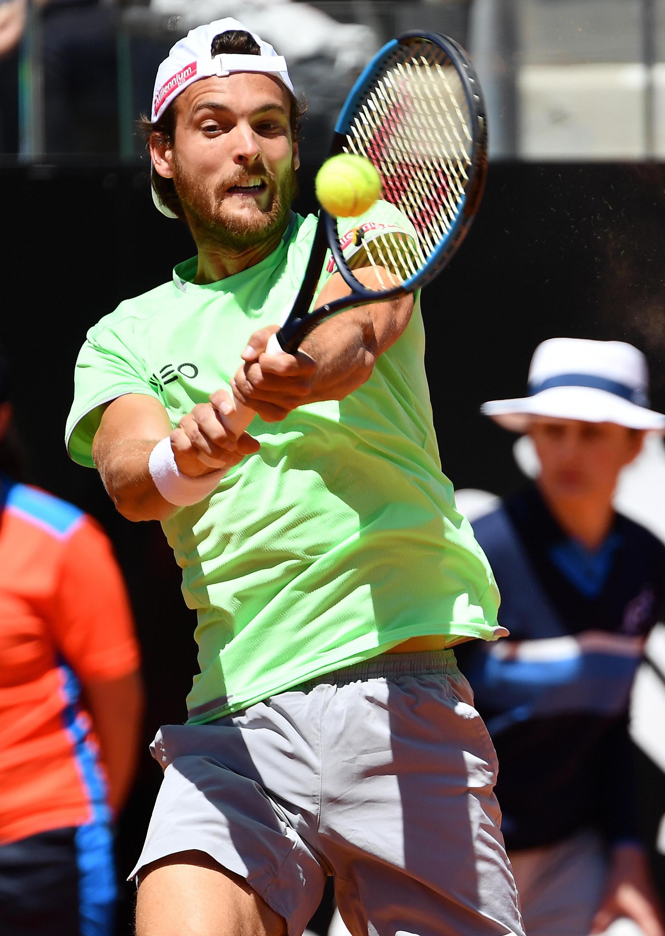 包含西班牙网球队轻取意大利网球队，费德勒爆发神勇的词条