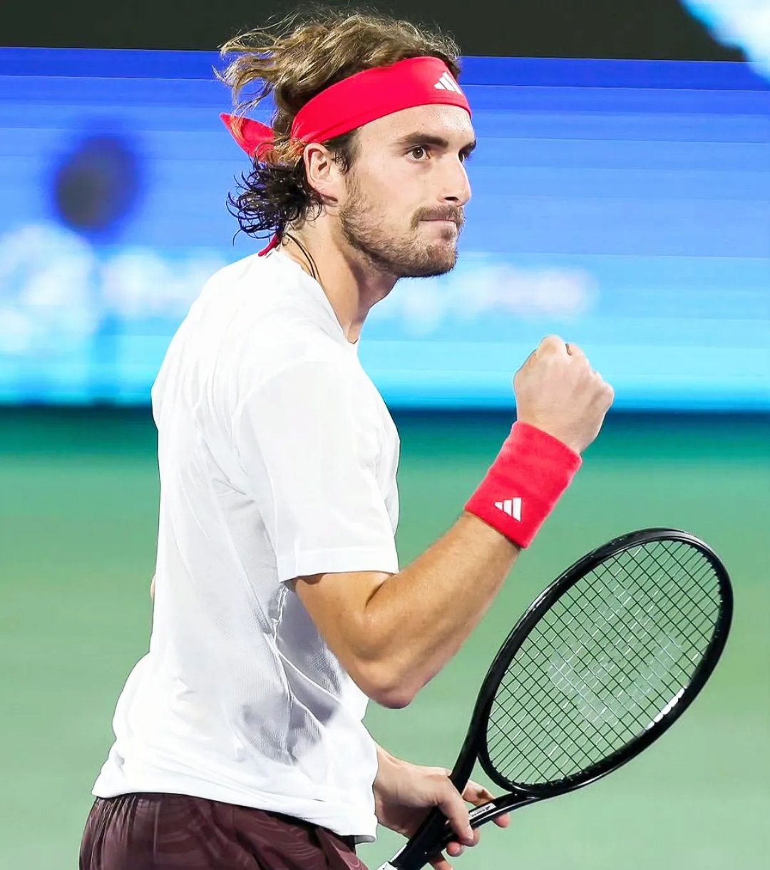 日本网球队鏖战英国网球队，西西帕斯关键制胜的简单介绍