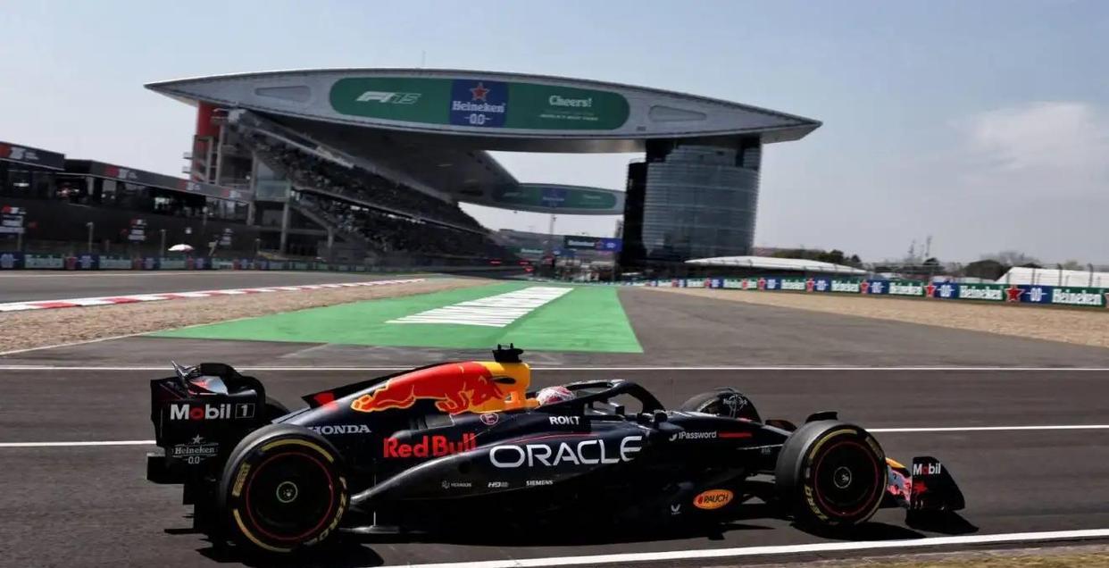 关于梅赛德斯险胜迈凯伦，诺里斯高光表现的信息