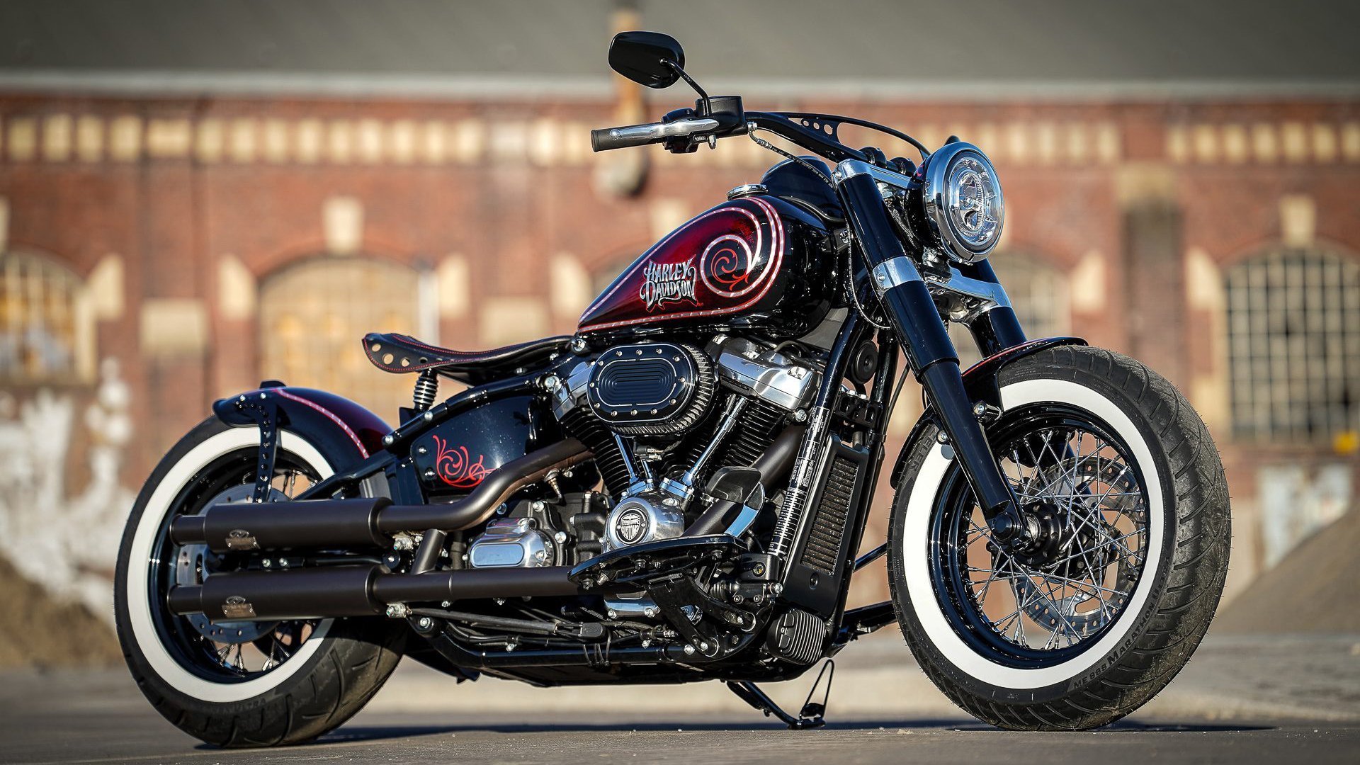 赛道与绿茵场的双重颠覆，日本车手终结曼联王朝的隐喻